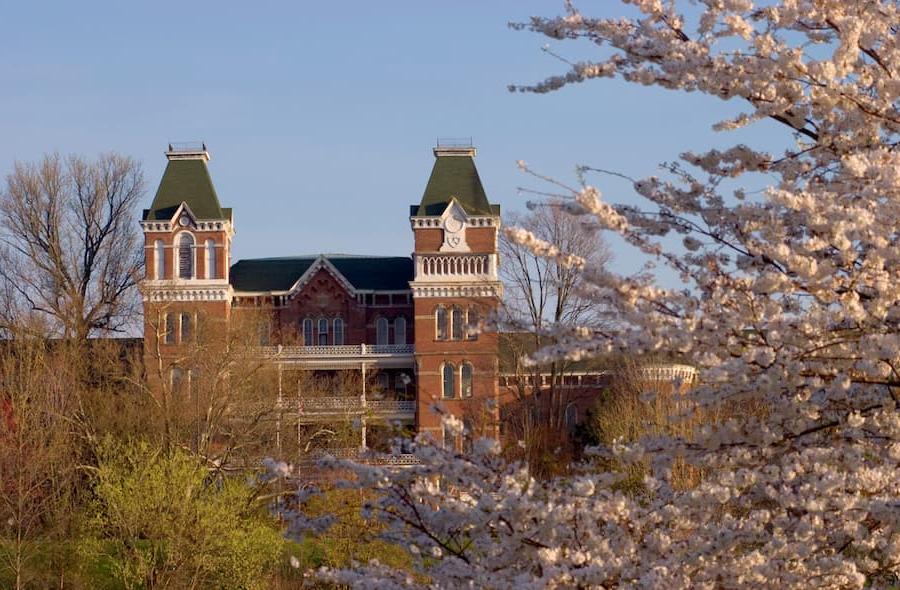 The 山脊绿色 on Ohio University's 雅典 campus.