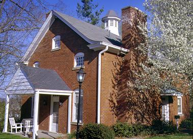 Photo of the Claire Oates Ping Cottage at Ohio University