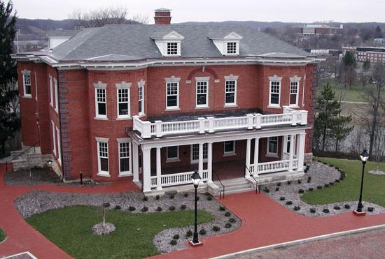 Photo of Ridges Building 21, which houses the Voinovich School of Leadership and Public Service